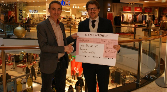 Übergabe der 500,- EUR Spende (vl. Oliver Robl, Olaf Kindt)